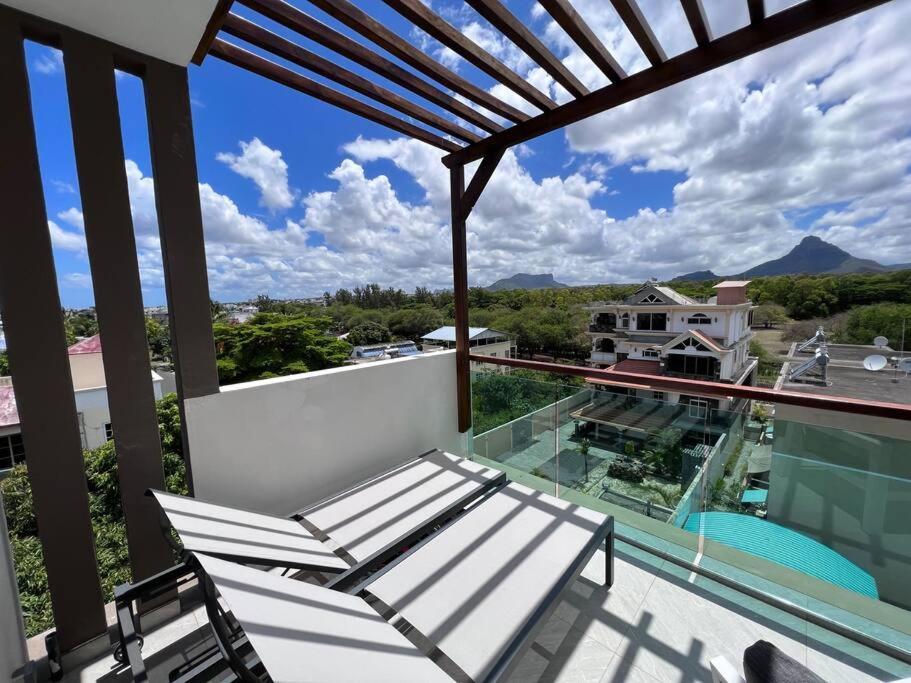 Top-Floor Modern 3Bd Penthouse With Beautiful Mountain View Terrace - 5 Min Walk To Beach Flic en Flac Exterior photo