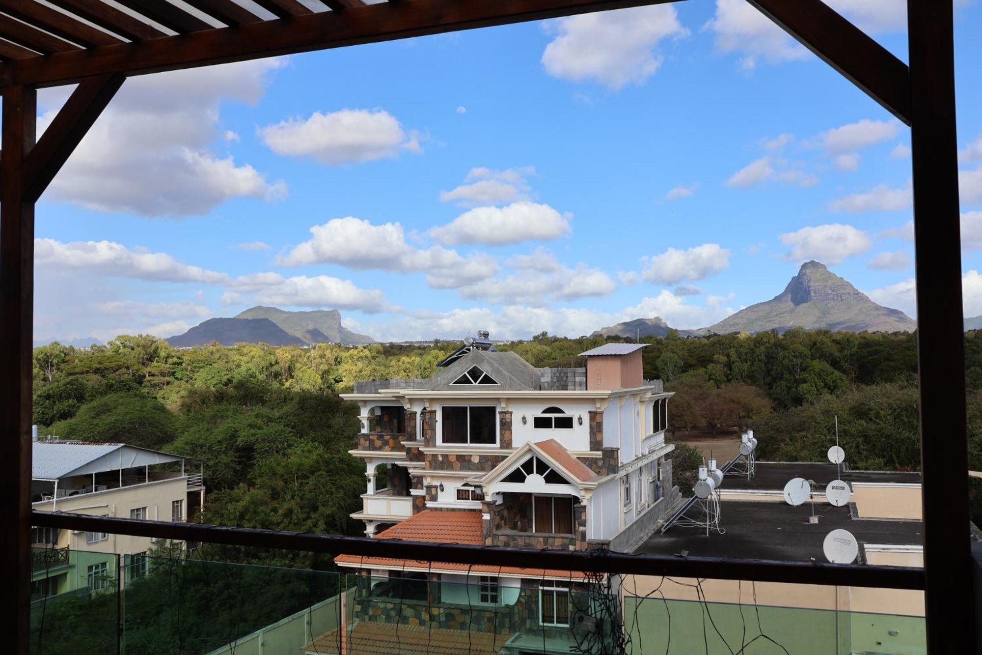 Top-Floor Modern 3Bd Penthouse With Beautiful Mountain View Terrace - 5 Min Walk To Beach Flic en Flac Exterior photo