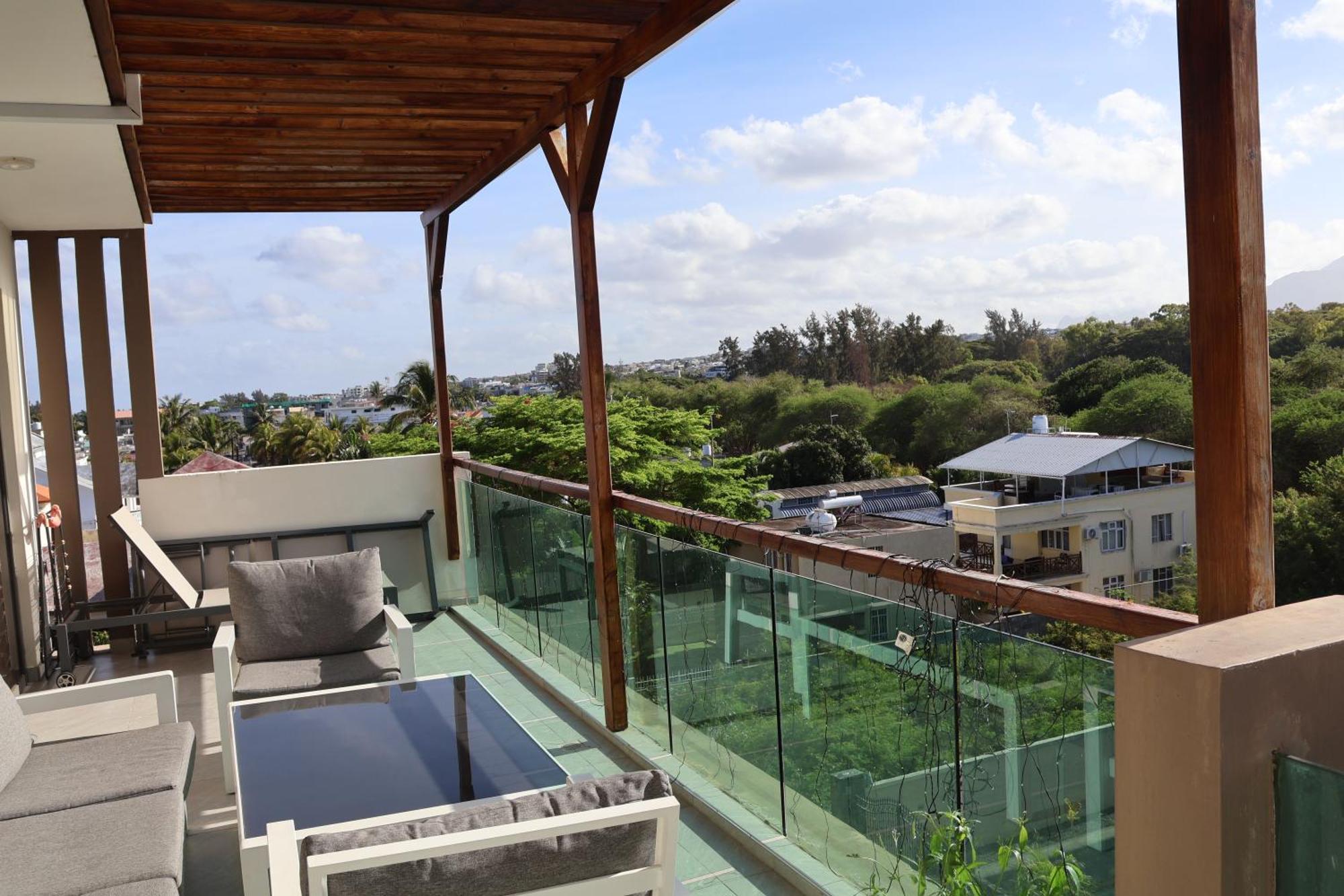 Top-Floor Modern 3Bd Penthouse With Beautiful Mountain View Terrace - 5 Min Walk To Beach Flic en Flac Exterior photo